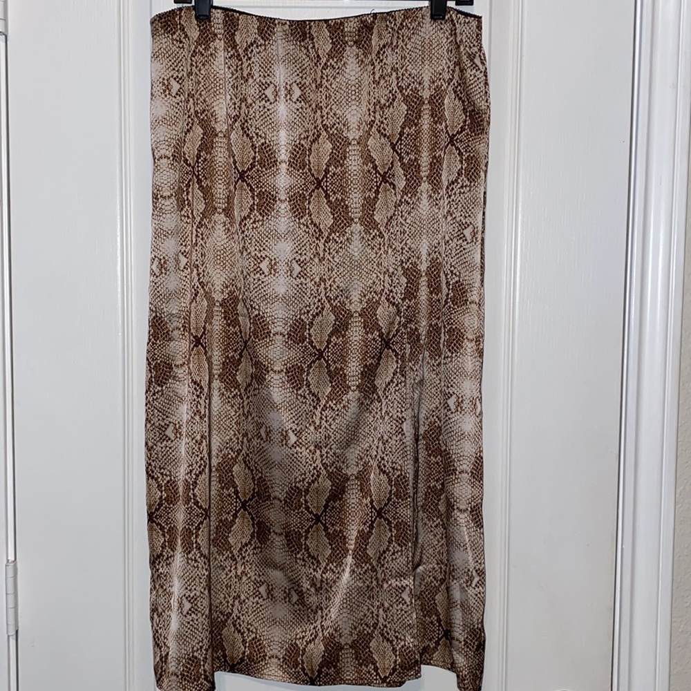 NWT- BROWN SNAKESKIN SKIRT - Picture 3 of 7